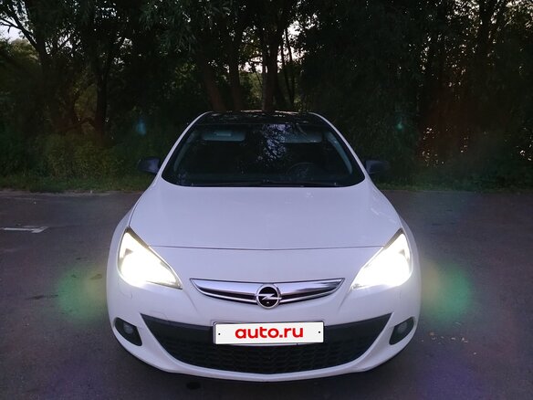 2014 Opel Astra GTC J Рестайлинг, белый, 750000 рублей - вид 5
