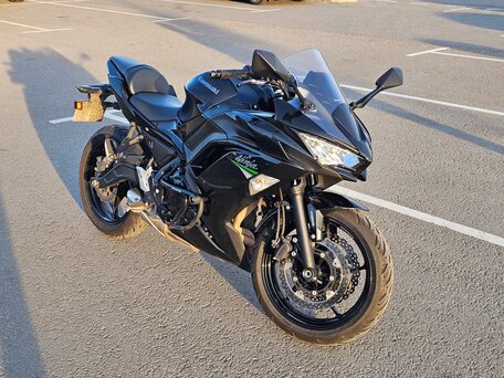 2021 Kawasaki Ninja 650, чёрный, 650000 рублей, вид 2