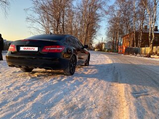 2009 Mercedes-Benz E-Класс 350 IV (W212, S212, C207), чёрный, 1370000 рублей, вид 3