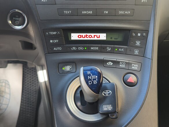 2010 Toyota Prius III (XW30), серебристый, 1250000 рублей - вид 11