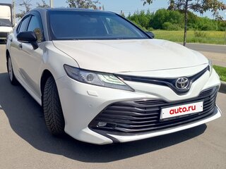 2019 Toyota Camry VIII (XV70), белый, 2450000 рублей, вид 3