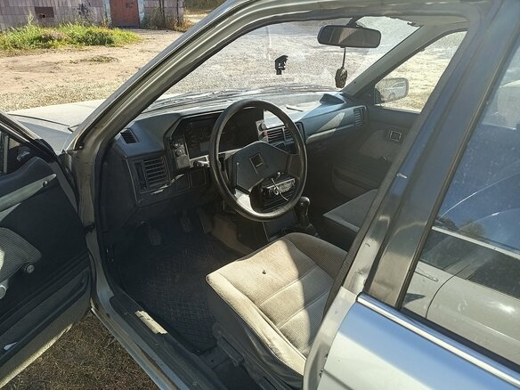 1987 Mazda 323 III (BF), серебристый, 60000 рублей - вид 4