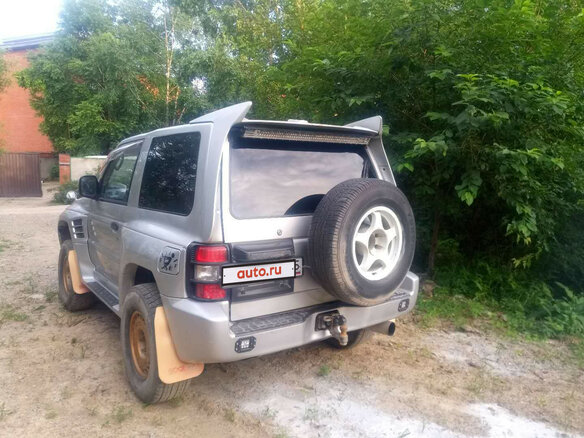 1997 Mitsubishi Pajero, серебристый - вид 3