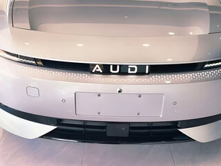 2026 Audi E5 83 kWh, серебристый, 5390000 рублей, вид 3
