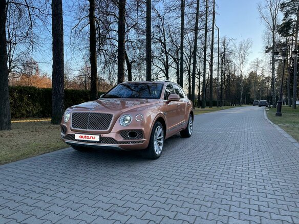2016 Bentley Bentayga I, золотистый, 10200000 рублей