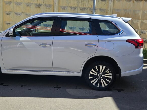 2022 Mitsubishi Outlander III Рестайлинг 3, белый, 3100000 рублей - вид 10