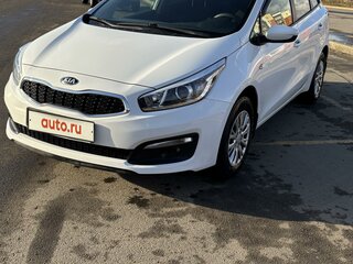 2017 Kia Ceed II Рестайлинг, белый, 1520000 рублей, вид 1