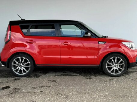 2018 Kia Soul II Рестайлинг, красный, 1659000 рублей, вид 4