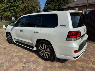 2019 Toyota Land Cruiser 200 Series Рестайлинг 2, белый, 8300000 рублей, вид 3