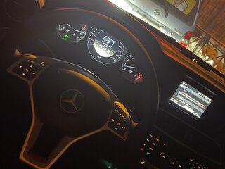 2012 Mercedes-Benz C-Класс 180 BlueEFFICIENCY III (W204) Рестайлинг, серебристый, 1530000 рублей, вид 3