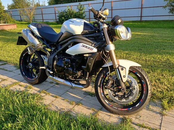 2013 Triumph Speed Triple, белый, 690000 рублей
