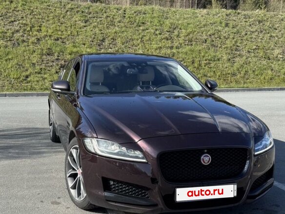 2017 Jaguar XF II, красный, 2400000 рублей - вид 1