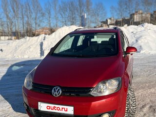 2010 Volkswagen Golf Plus II, красный, 670000 рублей, вид 1