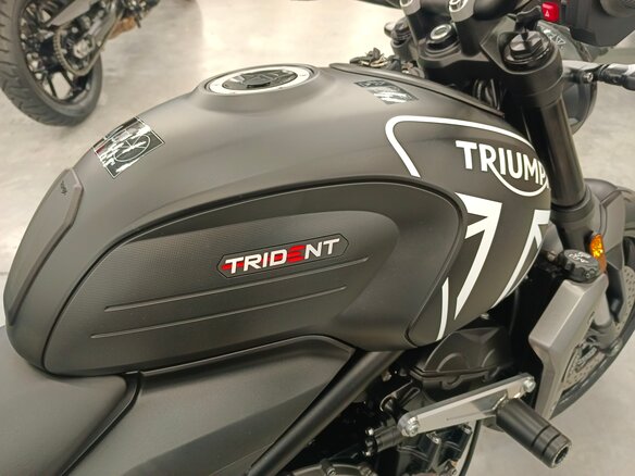 2023 Triumph Trident 660, чёрный, 860000 рублей - вид 19