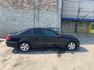2002 Mercedes-Benz E-Класс 240 III (W211, S211), чёрный, 900000 рублей, вид 4