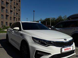 2019 Kia Optima IV Рестайлинг, белый, 1390000 рублей, вид 1