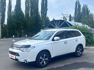 2012 Mitsubishi Outlander III, белый, 1400000 рублей, вид 2