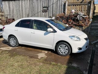 2010 Toyota Belta I, белый, 825000 рублей, вид 1
