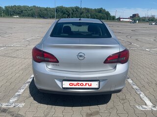 2015 Opel Astra J Рестайлинг, серебристый, 1400000 рублей, вид 4