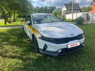 2021 Kia K5 III, белый, 1350000 рублей, вид 2
