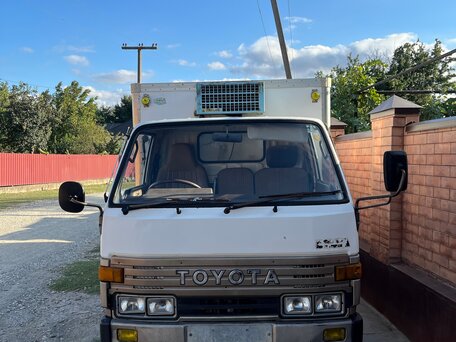 1989 Toyota Dyna, белый, 600000 рублей, вид 1