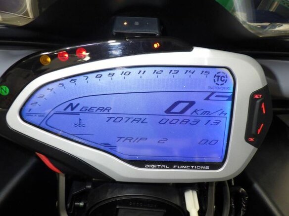 2015 MV Agusta F4 1000, белый, 900000 рублей - вид 9