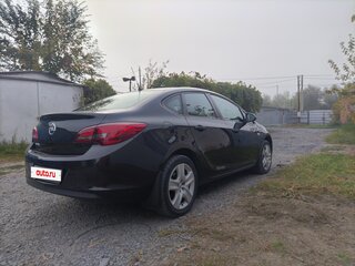 2013 Opel Astra J Рестайлинг, чёрный, 900000 рублей, вид 4