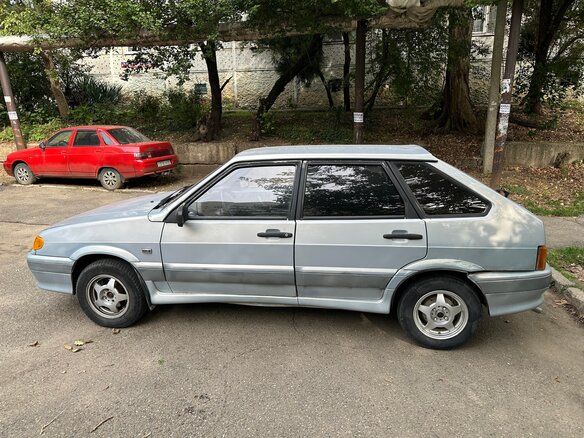 2004 Lada (ВАЗ) 2114, серебристый, 160000 рублей - вид 3