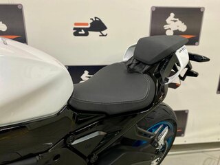2025 CFMoto 675SR-R, белый, 769410 рублей, вид 5