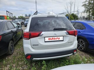 2018 Mitsubishi Outlander III Рестайлинг 2, белый, 1600000 рублей, вид 4