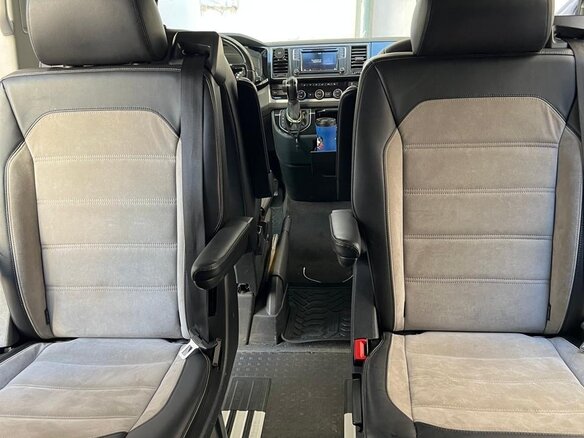 2016 Volkswagen Multivan T6, серебристый, 3850000 рублей - вид 2