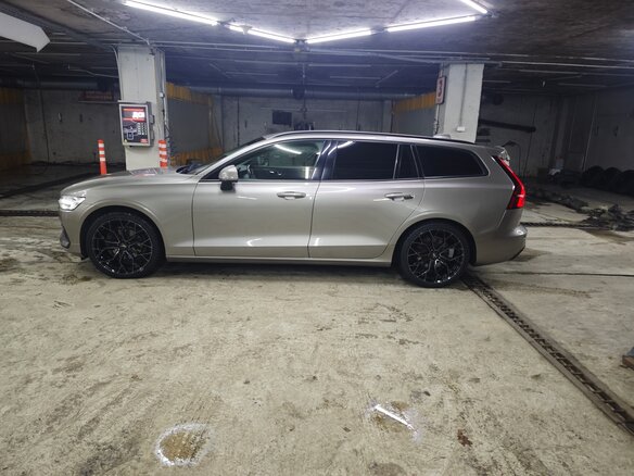 2019 Volvo V60 II, серый, 1800000 рублей - вид 11