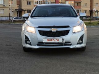 2013 Chevrolet Cruze I Рестайлинг, серебристый, 700000 рублей, вид 2