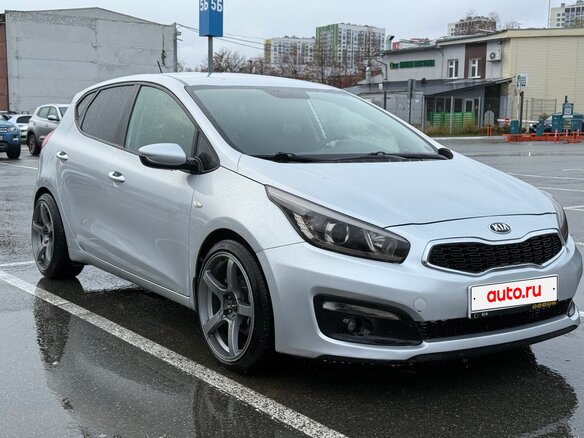 2016 Kia Ceed II Рестайлинг, серебристый, 1250000 рублей - вид 2