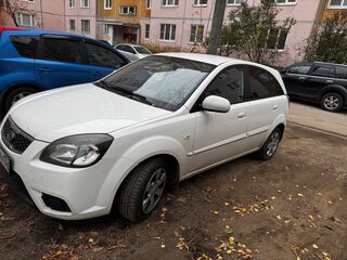 2011 Kia Rio II Рестайлинг, белый, 650000 рублей, вид 2