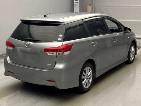 2011 Toyota Wish II, серебристый, 1000000 рублей, вид 2