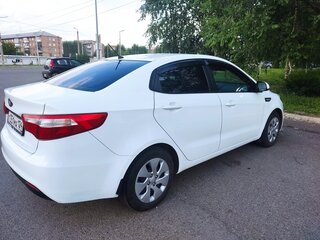 2013 Kia Rio III, белый, 750000 рублей, вид 4