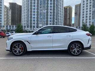 2021 BMW X6 40i III (G06), белый, 9100000 рублей, вид 4