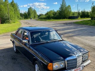 1982 Mercedes-Benz W123 240, бежевый, 890000 рублей, вид 4