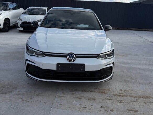 2022 Volkswagen Golf VIII, белый, 1980000 рублей - вид 1
