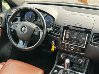 2014 Volkswagen Touareg II, коричневый, 2790000 рублей, вид 3