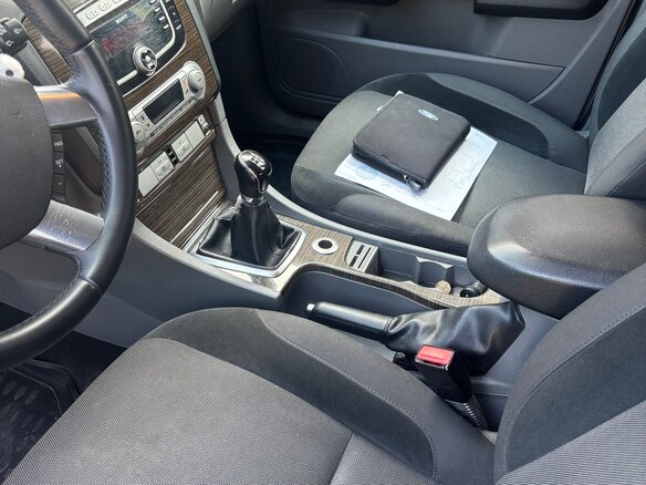 2008 Ford Focus II Рестайлинг, серебристый, 530000 рублей - вид 9