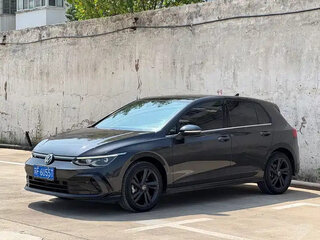 2023 Volkswagen Golf VIII, чёрный, 1650000 рублей, вид 1