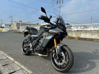 2025 Yamaha MT-09 Tracer (FJ-09), серый, 1550000 рублей, вид 2