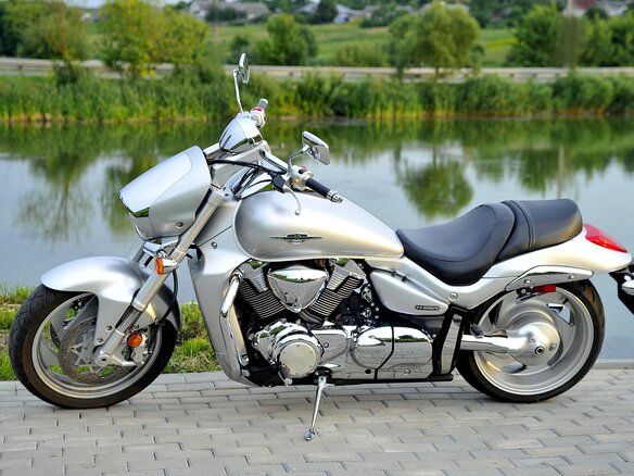 2006 Suzuki Boulevard M109R, серебристый, 900000 рублей - вид 1