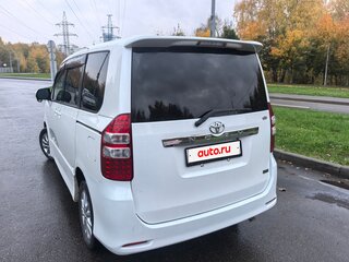 2011 Toyota Noah II (R70), белый, 1650000 рублей, вид 4