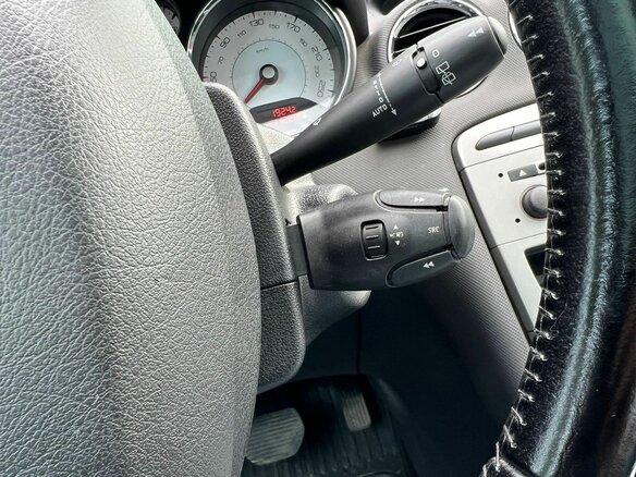 2011 Peugeot 308 I Рестайлинг, бежевый, 590000 рублей - вид 11