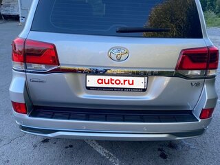 2015 Toyota Land Cruiser 200 Series Рестайлинг 2, серебристый, 4500000 рублей, вид 3