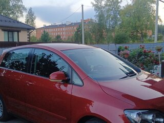 2011 Volkswagen Golf Plus II, красный, 650000 рублей, вид 3