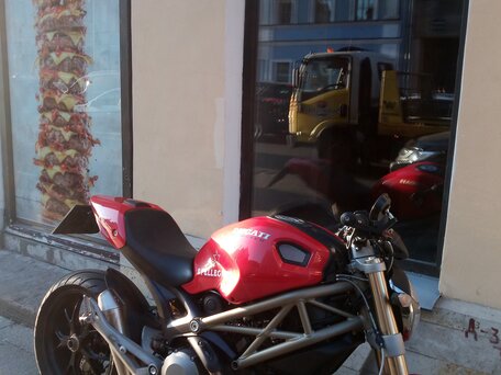 2013 Ducati Monster 796, красный, 670000 рублей, вид 1